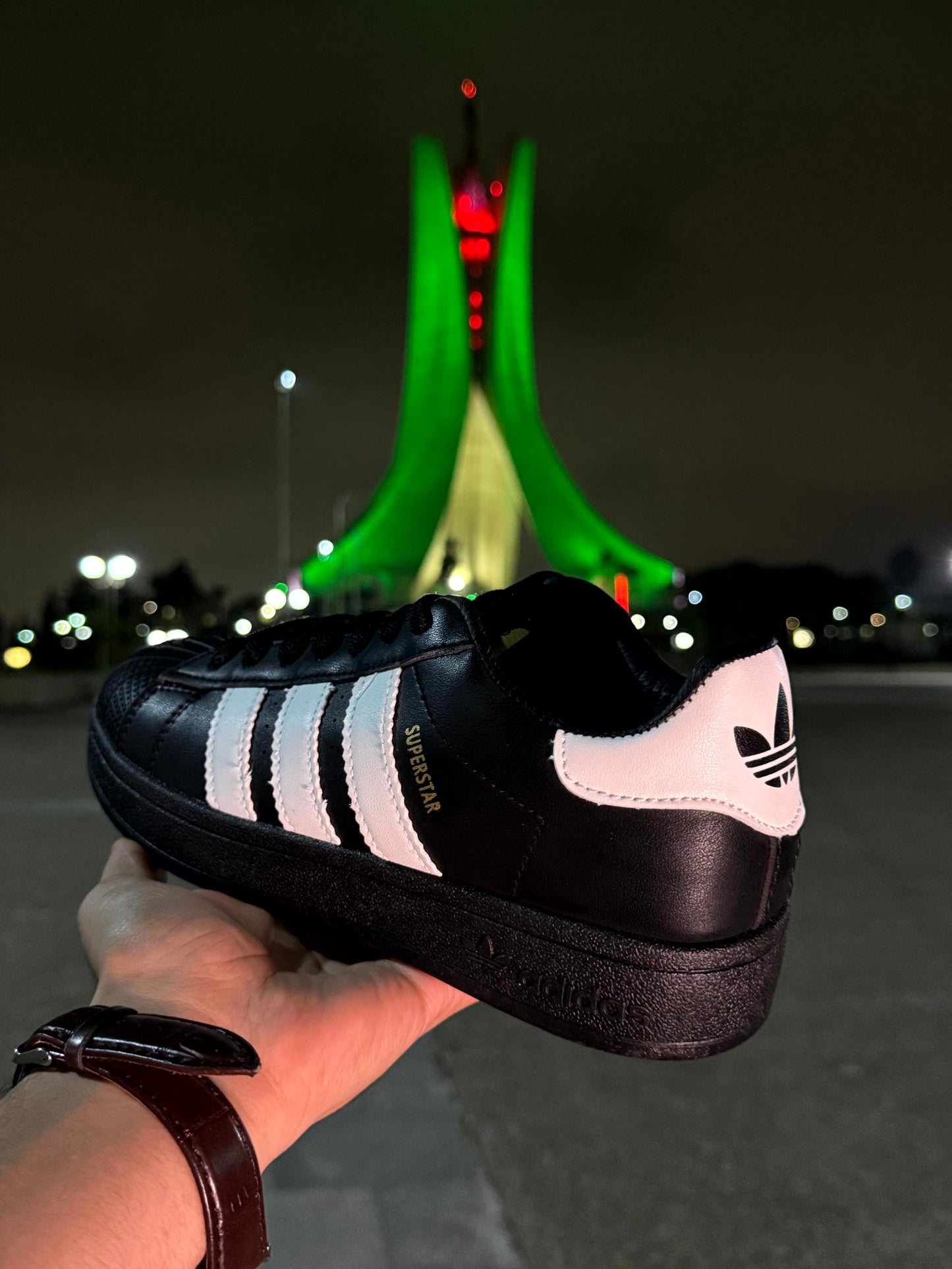 Adidas superstar noir trois bandes blancs