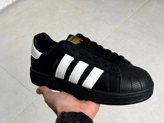 Adidas superstar noir trois bandes blancs
