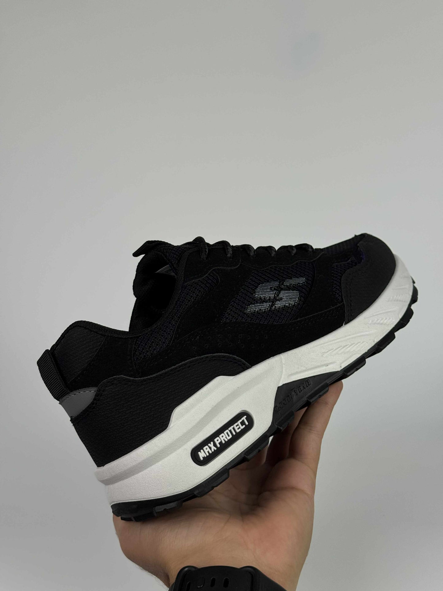 sketchers max protect noir