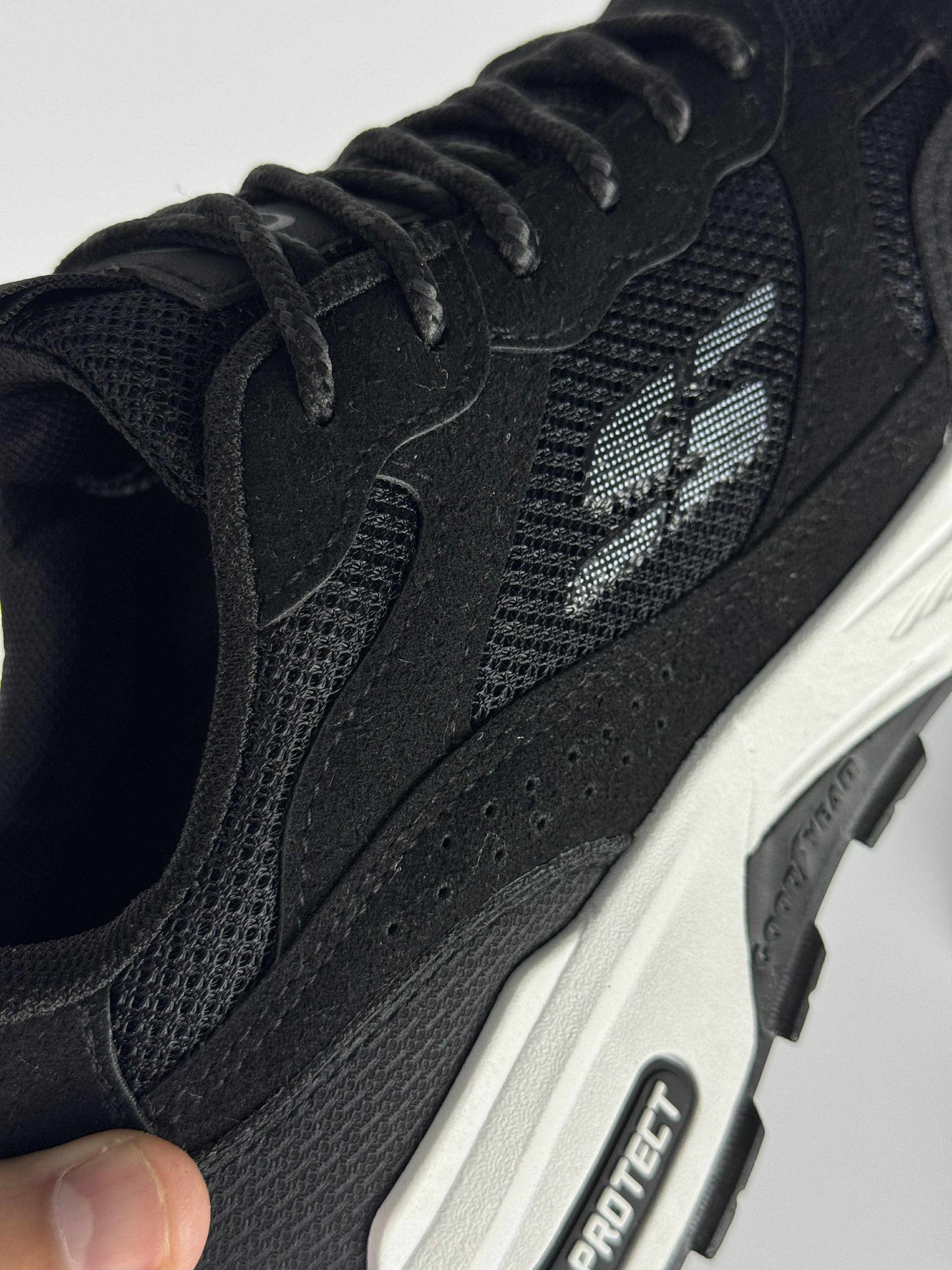 sketchers max protect noir