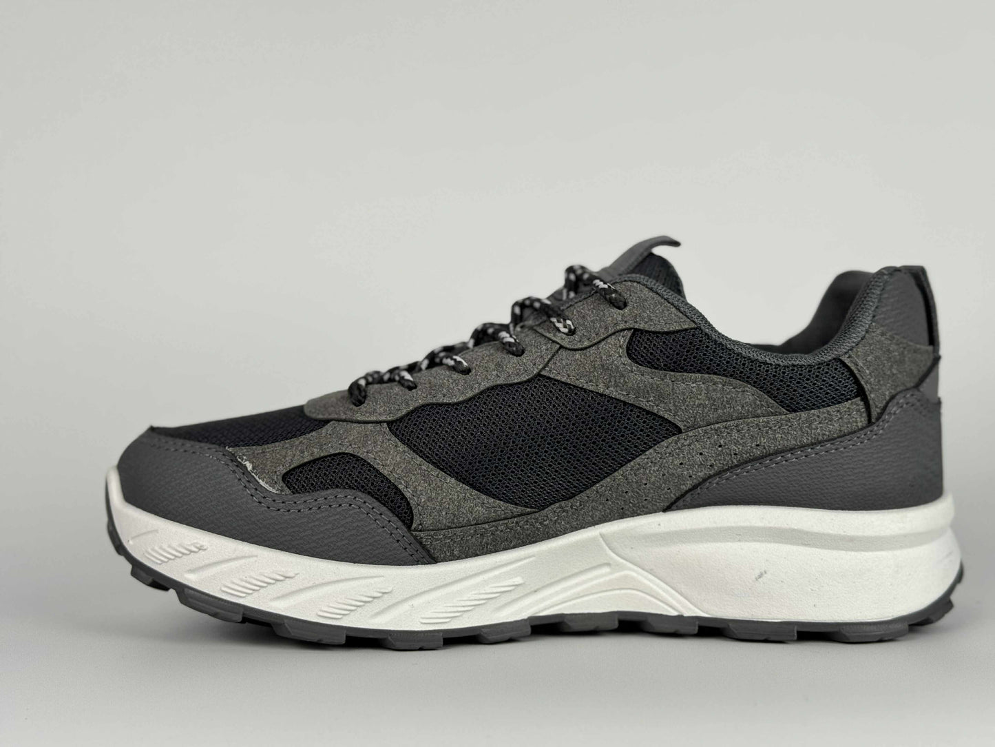 sketchers max protect grise