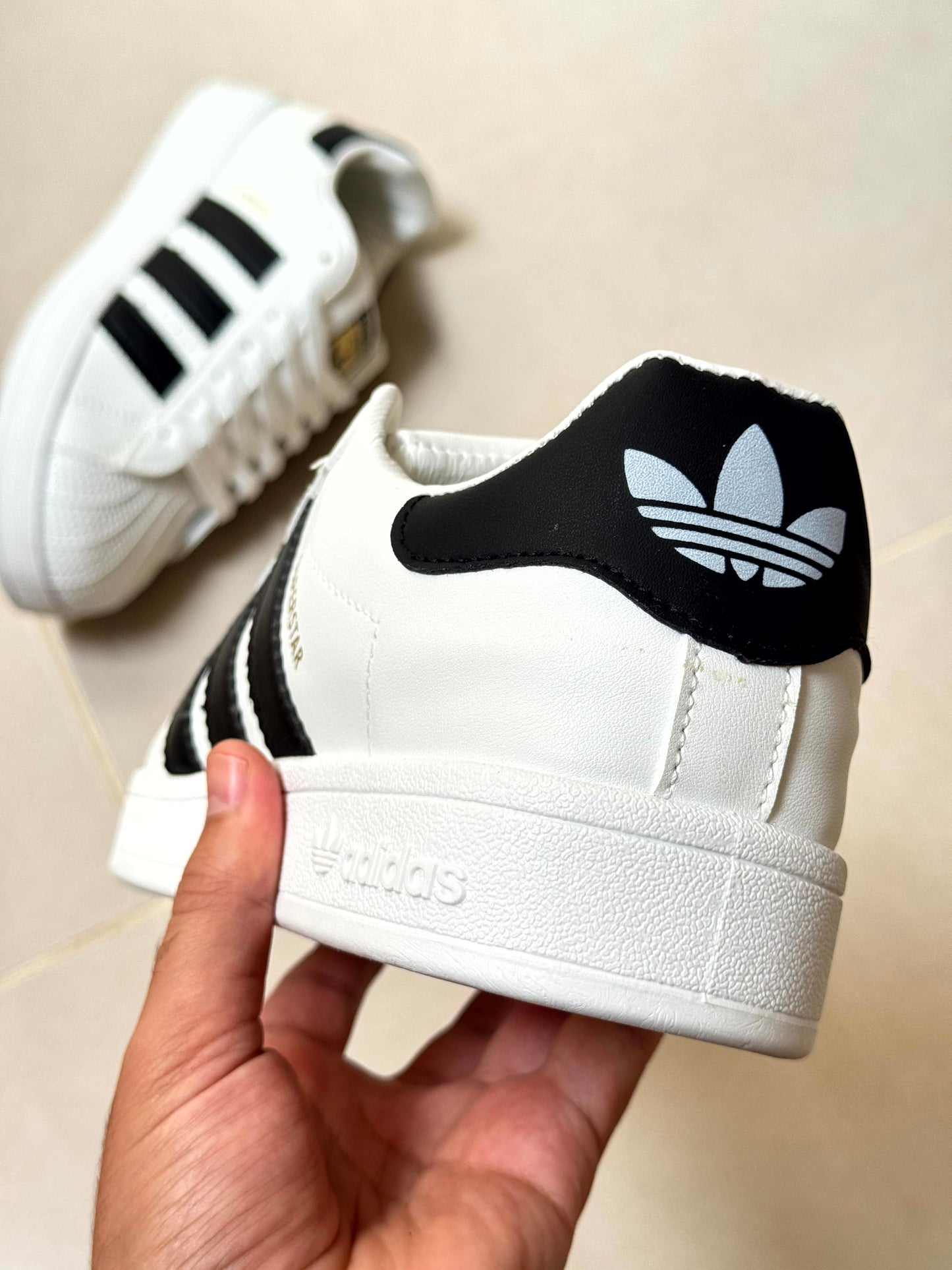 Adidas superstar blanche trois bandes bleu