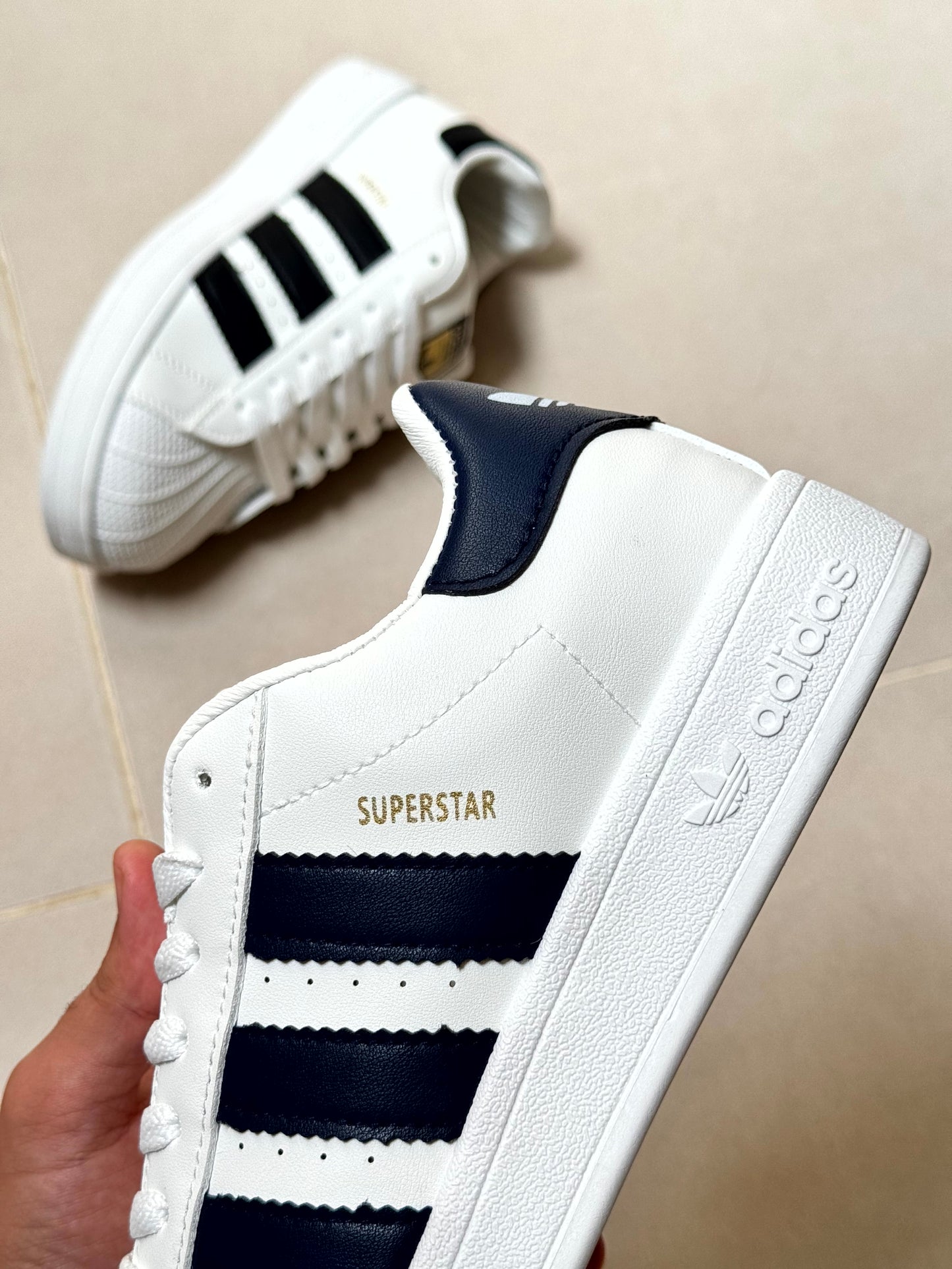 Adidas superstar blanche trois bandes bleu