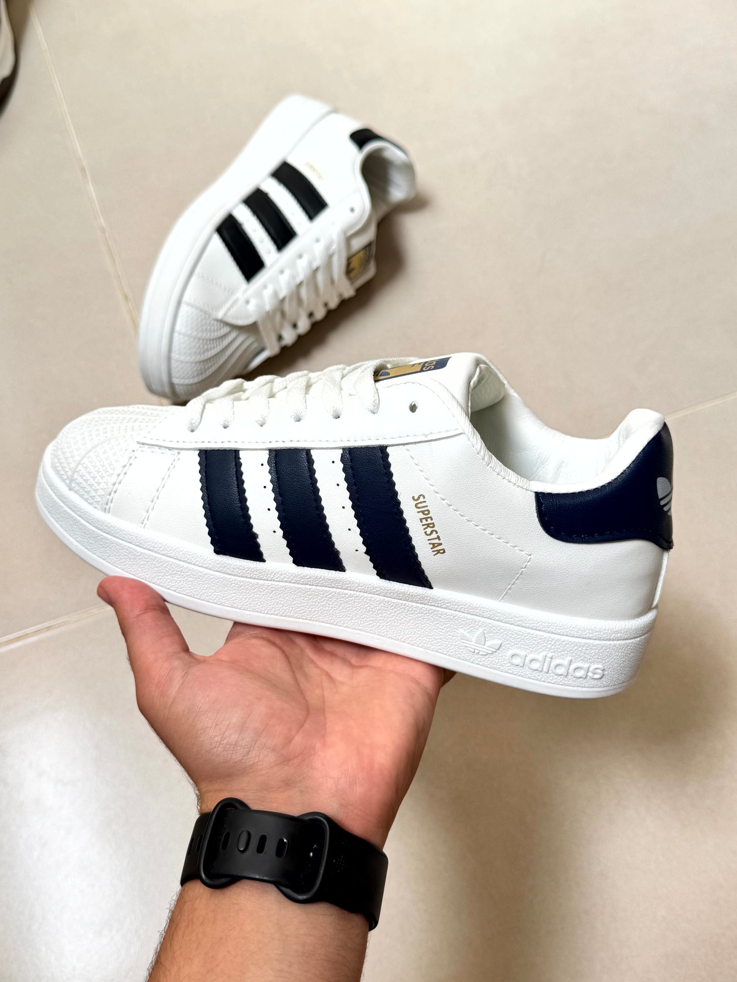 Adidas superstar blanche trois bandes bleu