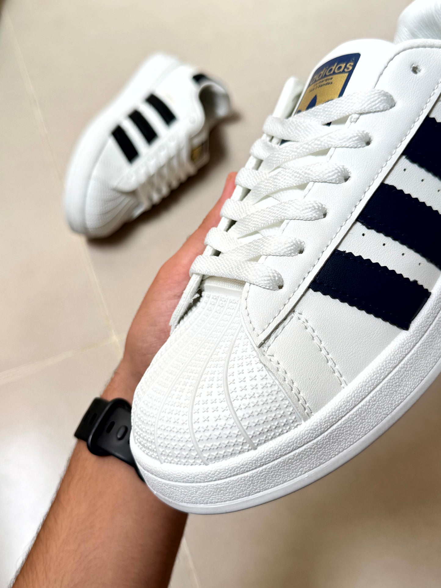 Adidas superstar blanche trois bandes bleu