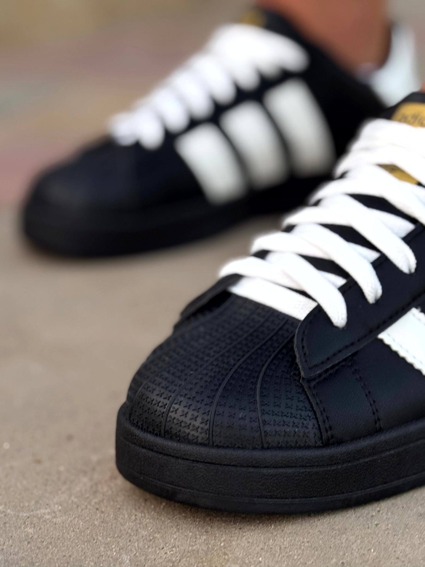 Adidas superstar noir trois bandes blancs