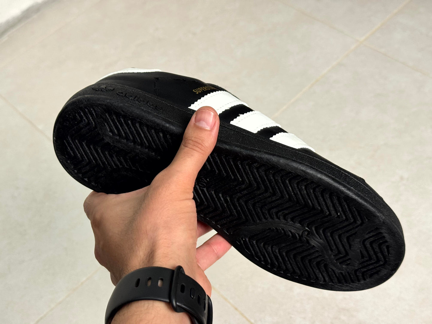 Adidas superstar noir trois bandes blancs