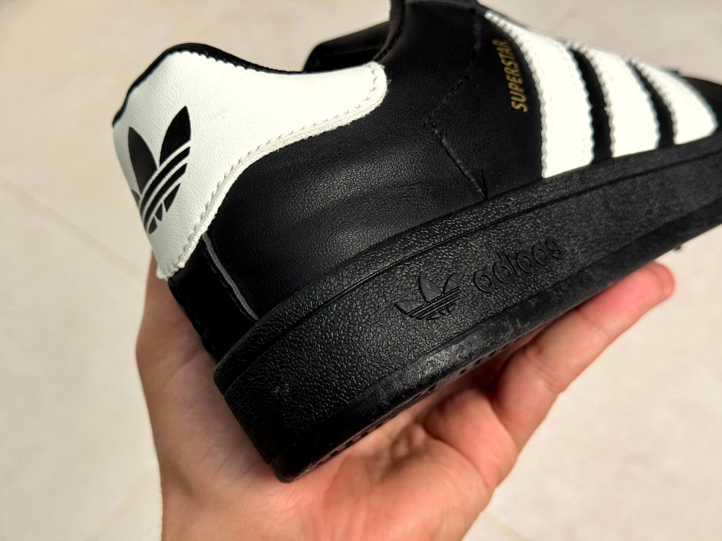 Adidas superstar noir trois bandes blancs