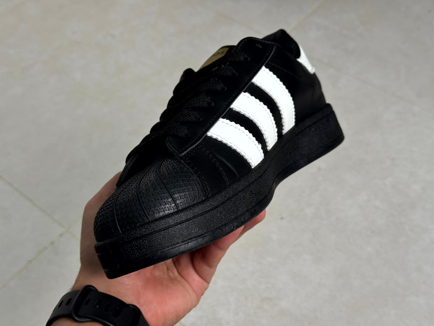 Adidas superstar noir trois bandes blancs