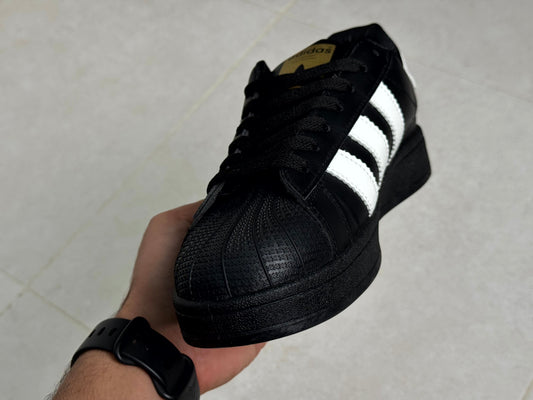 Adidas superstar noir trois bandes blancs