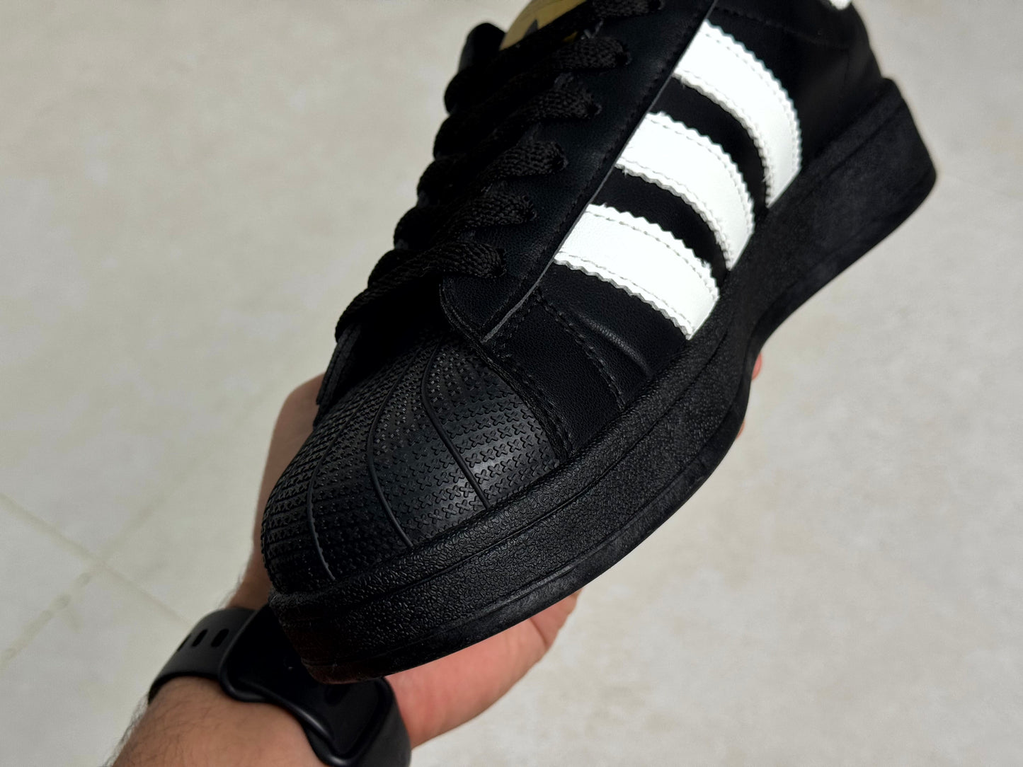 Adidas superstar noir trois bandes blancs