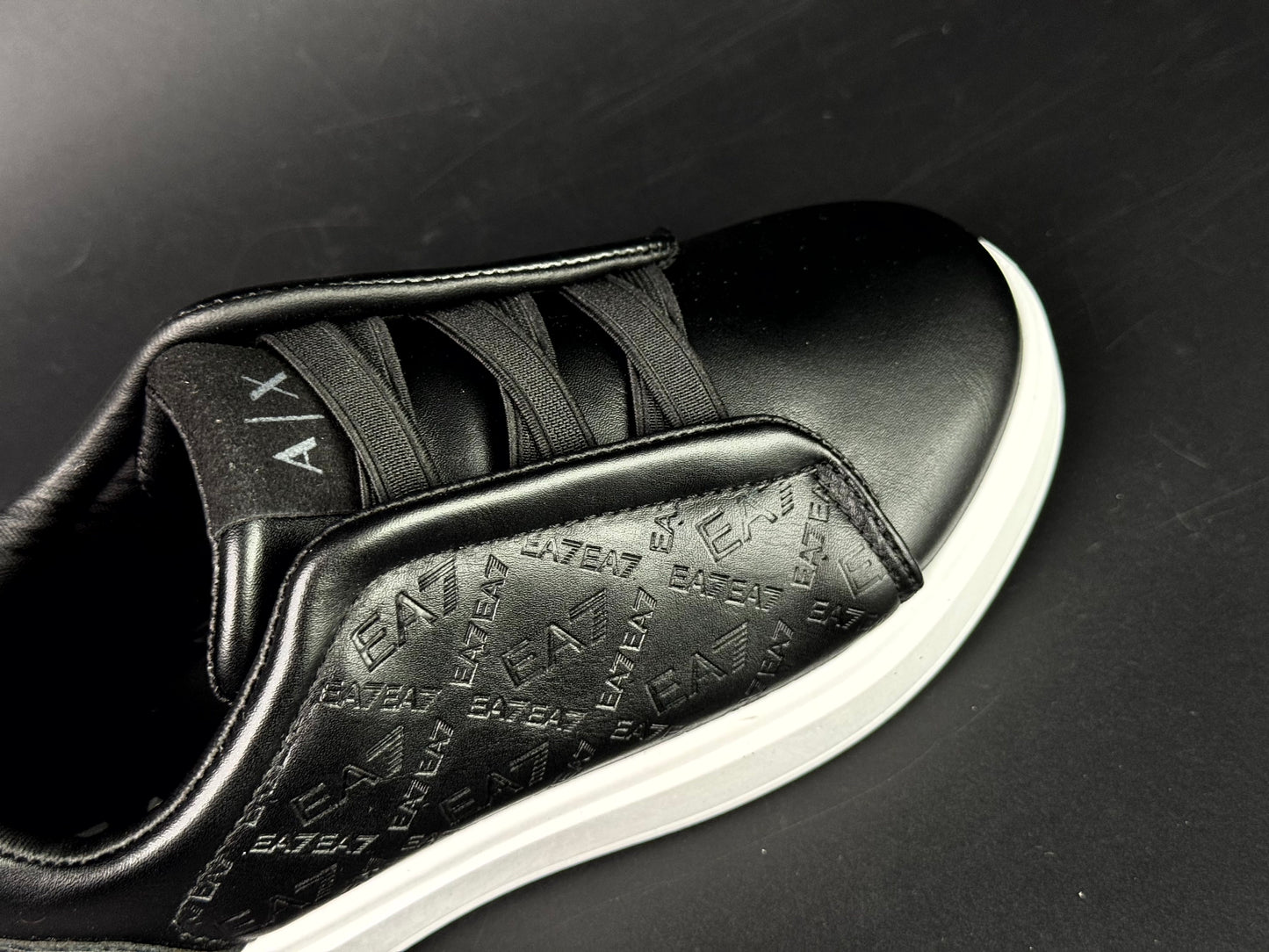 Emporio Armani noir (25 - 35)