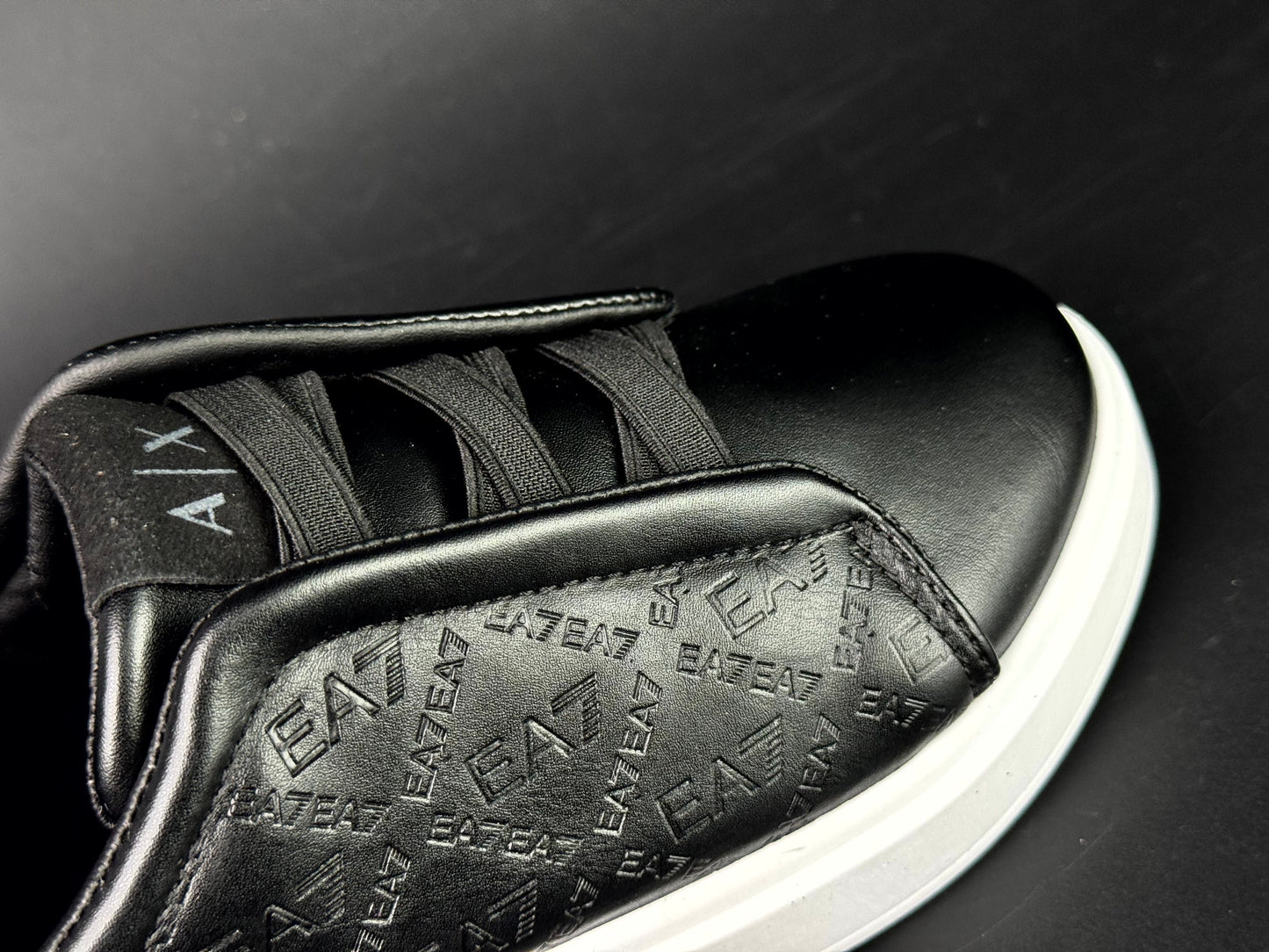 Emporio Armani noir (25 - 35)