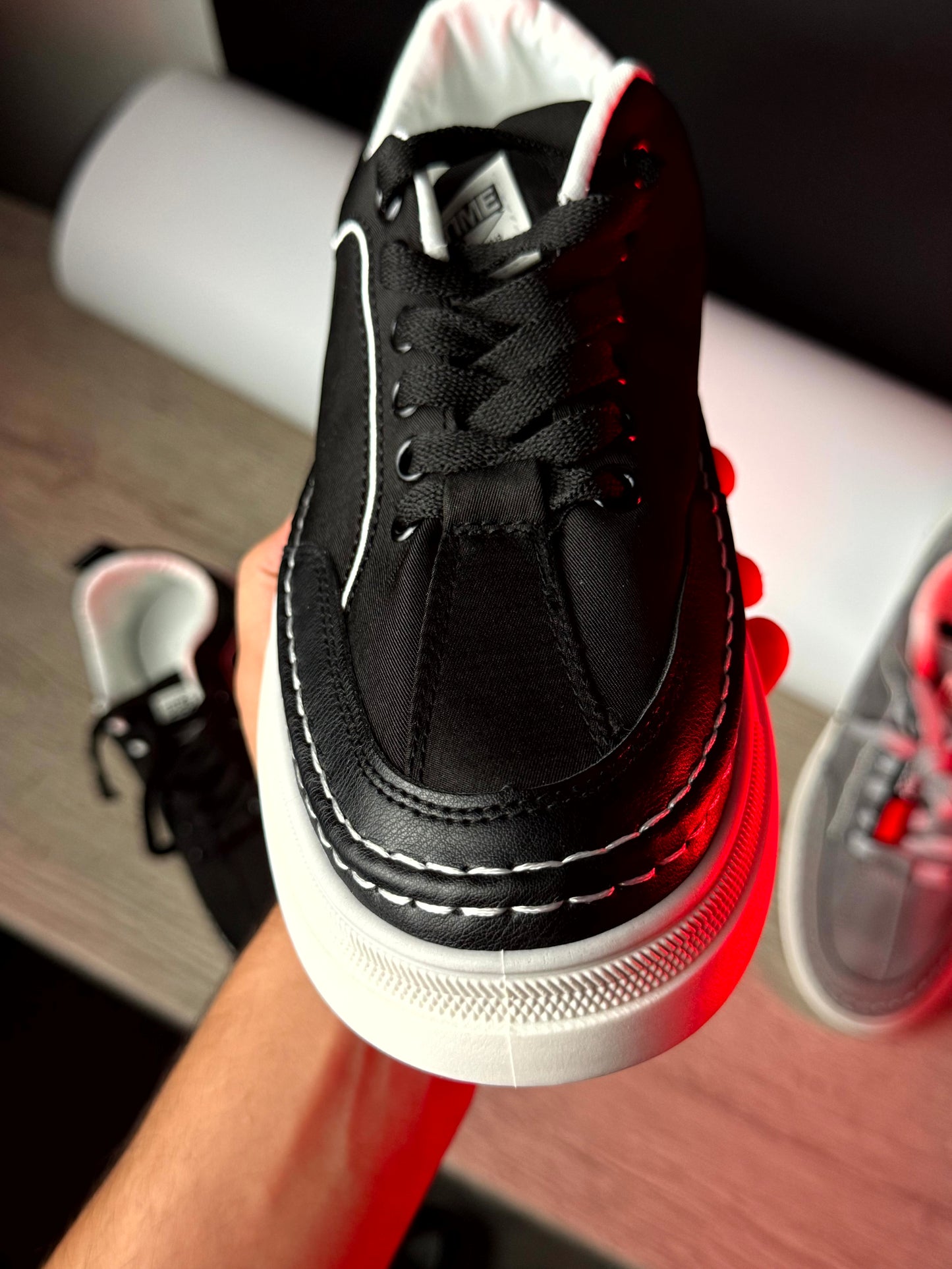 New sneakers fashion black white